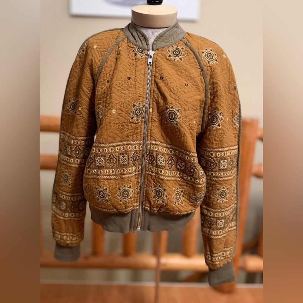 ✨ Free People New Romantics Embroidered Quilted Bomber Jacket | Medium ✨ - Picture 4 of 10